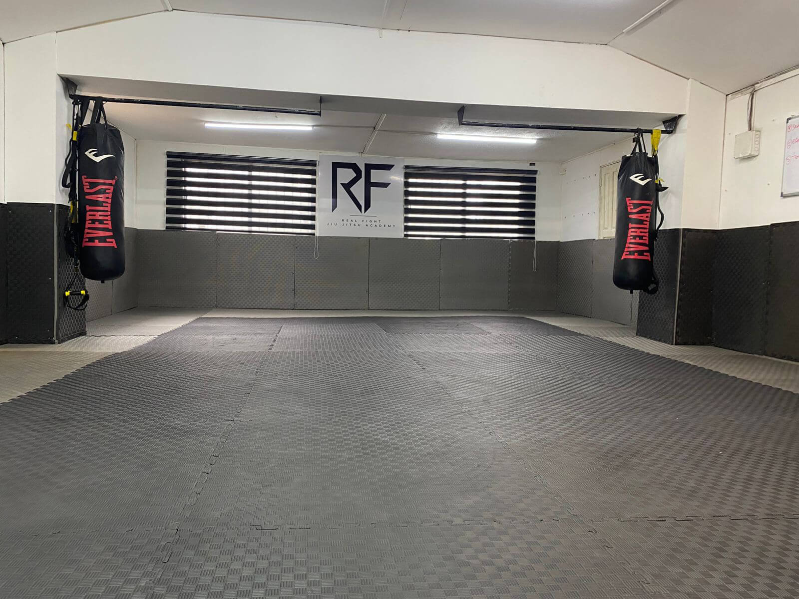 Clase de BJJ en RF Las Condes con kimono